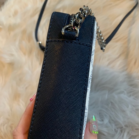 NWOT Michael Kors Monogram Crossbody - Picture 6 of 13